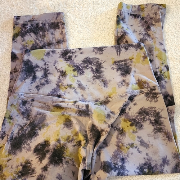 lululemon athletica Pants - Lululemon Size 6 Used, But In Excellent Condition.